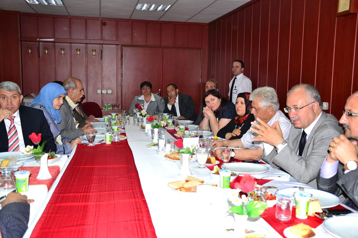 Vali Halil İbrahim Daşöz Engelliler Onuruna Yemek Verdi