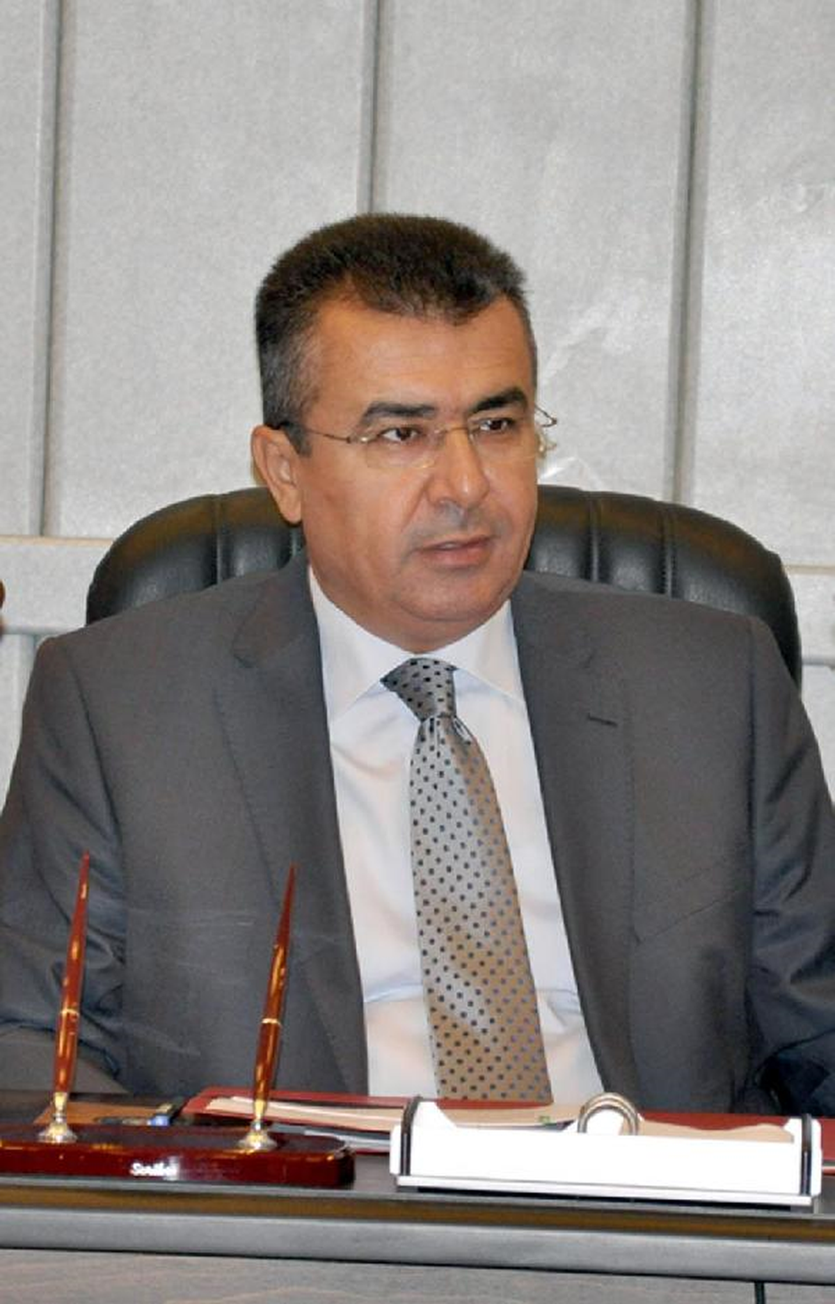 Validen \'Benim Adıma Yardım İsteyenleri Bildirin\' Çağrısı