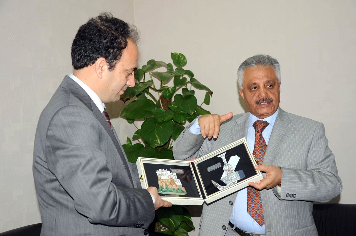 Yemenli Bakandan Baydemir'e Ziyaret
