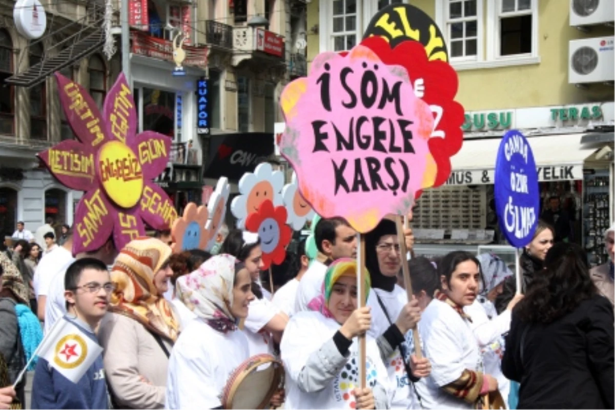 Yüzlerce Özürlü, Taksim\'den Yürüyüşe Geçiyor