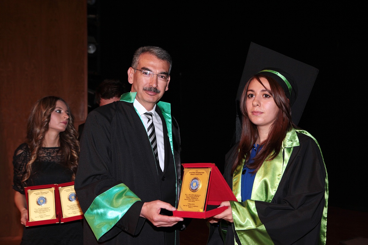 Ziraat Fakültesi\'nde Mezuniyet Coşkusu