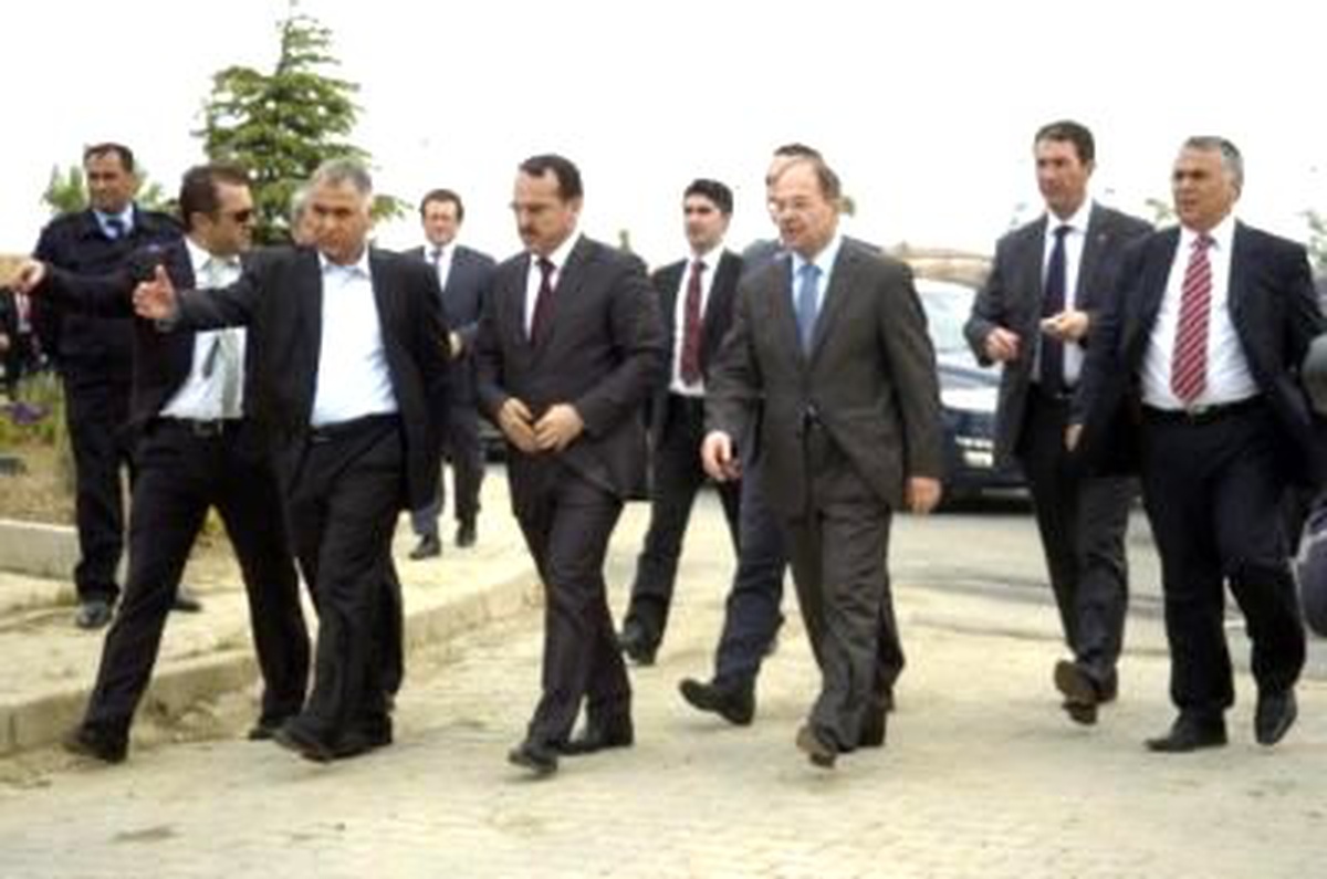 Adalet Bakanı ile Sağlık Bakanı, Adli Tıp Kurumu\'nu Ziyaret Etti