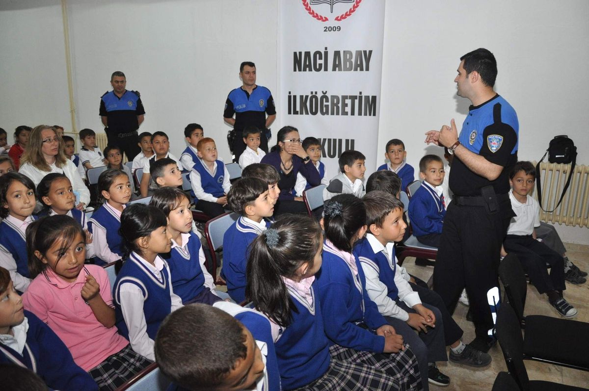 Aksaray\'da Toplum Destekli Polisler Öğrencilerle Buluştu