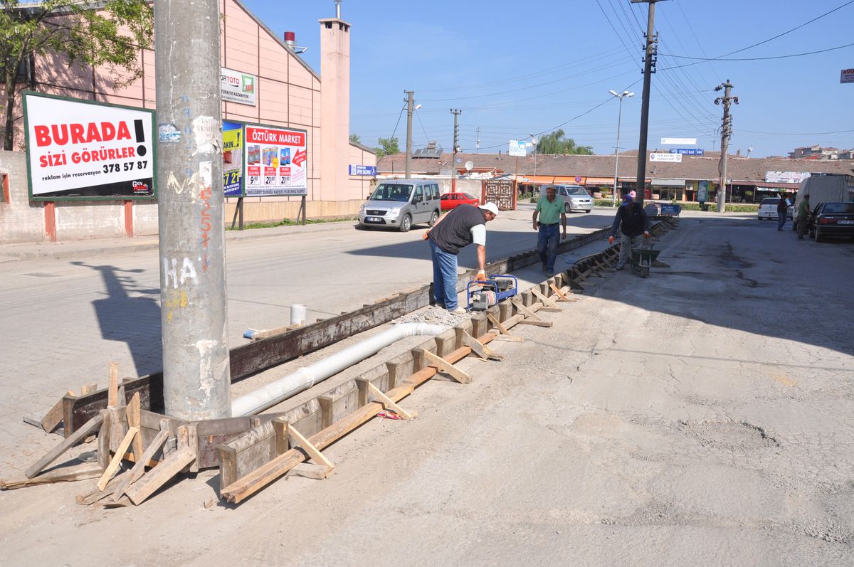 Alaplı Belediyesinden Refüj ve Kaldırım Çalışması