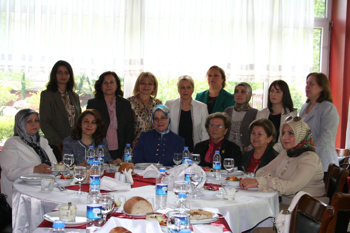 Anneler Derneğinden, Annelere Yemek