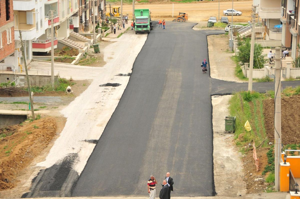 Atakum'da Sezonun İlk Asfaltı Döküldü
