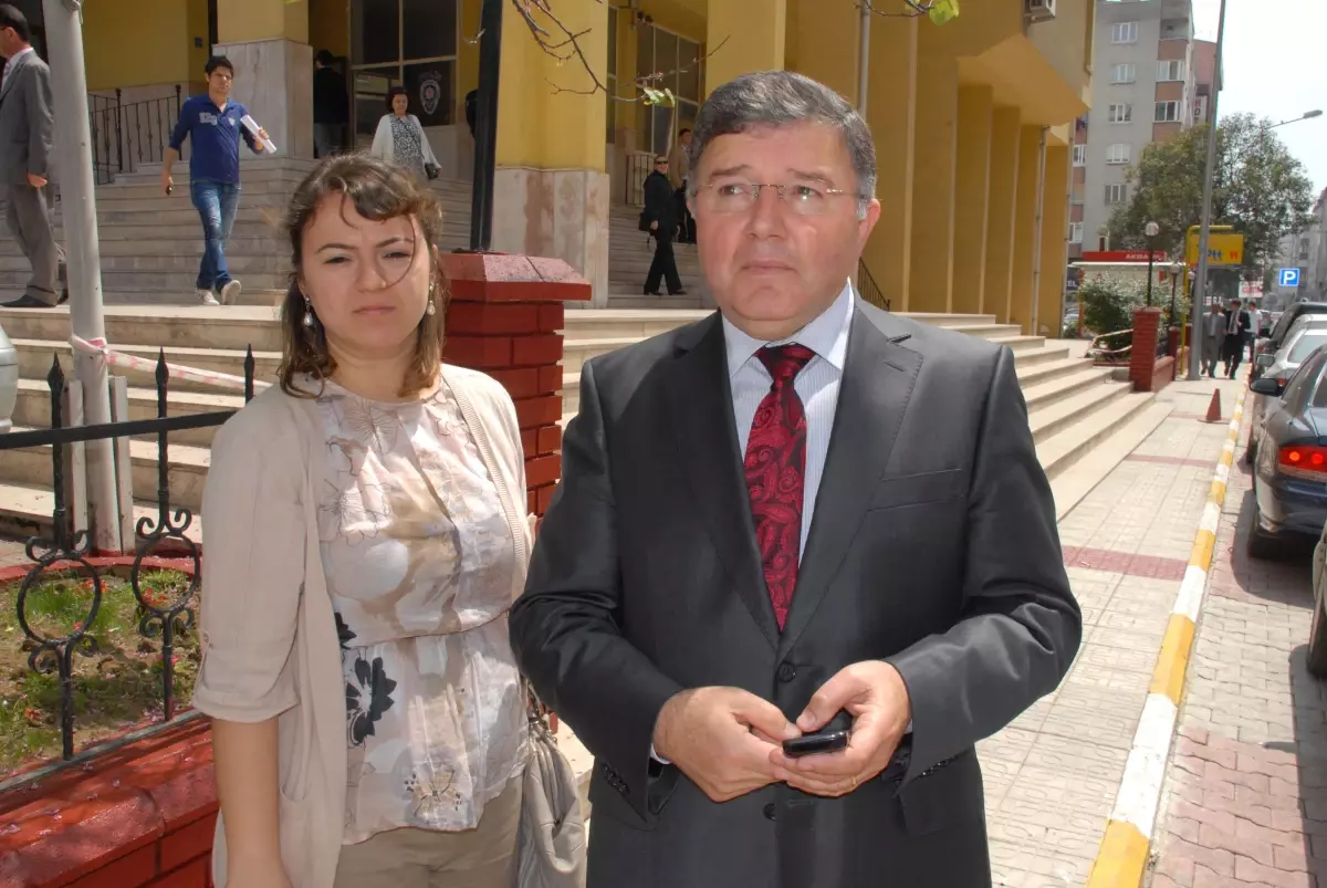 Bakan Şahin'in Fotoğraflarının Altındaki Hakaret İçeren Yoruma Suç Duyurusu