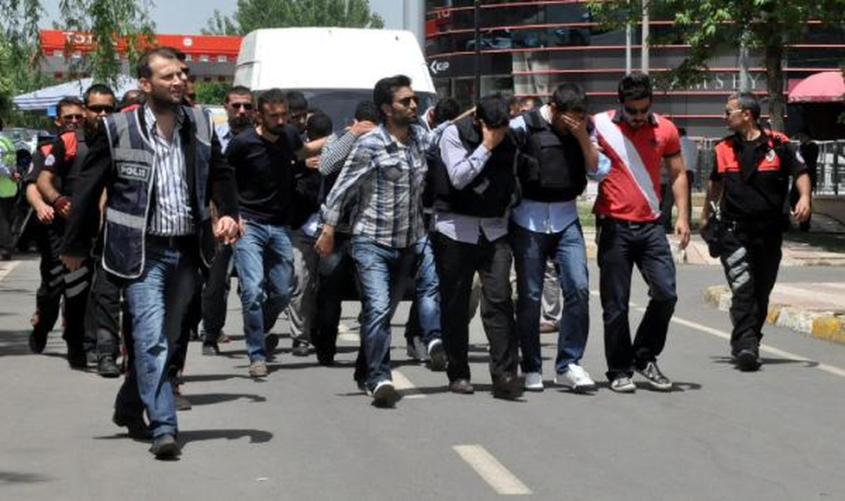 Balkondaki Kadının Ölümüne Neden Olan Magandalar Yakalandı