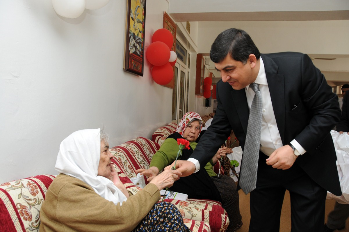 Başkan Fadıloğlu Anneler Gününü Kutladı
