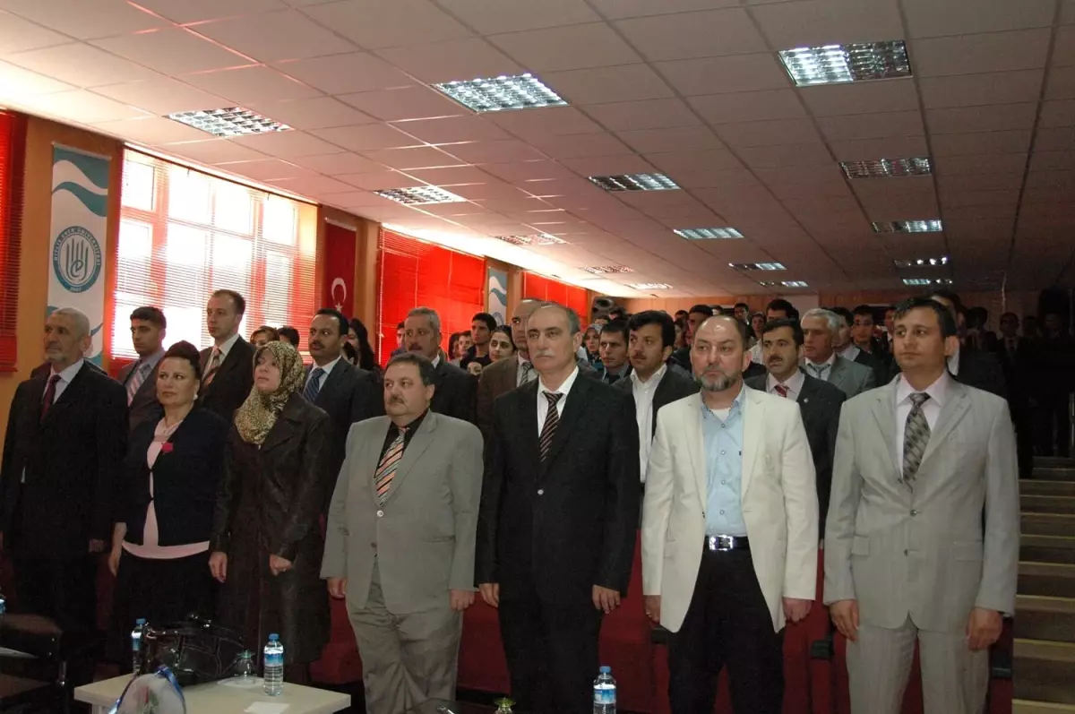 Beü\'de \'Gökkubbe Altında Birlikte Yaşamak\' Adlı Konferans Düzenlendi