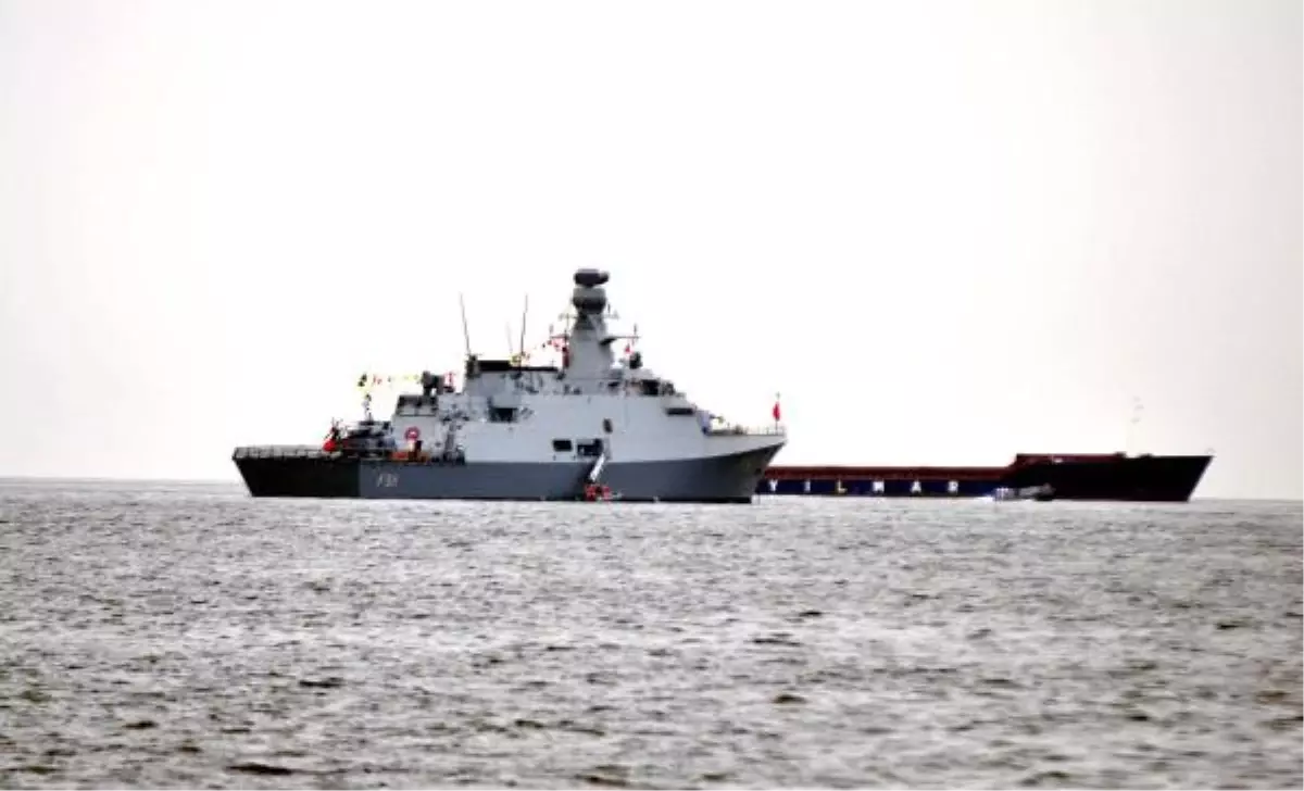 'Beyaz Fırtına' Tatbikatına Katılan Askeri Gemiler İzmir'de