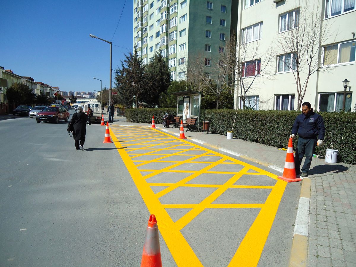Beylikdüzü\'nde Araç Parkının Yasak Olduğu Alanlar Yeniden Düzenleniyor