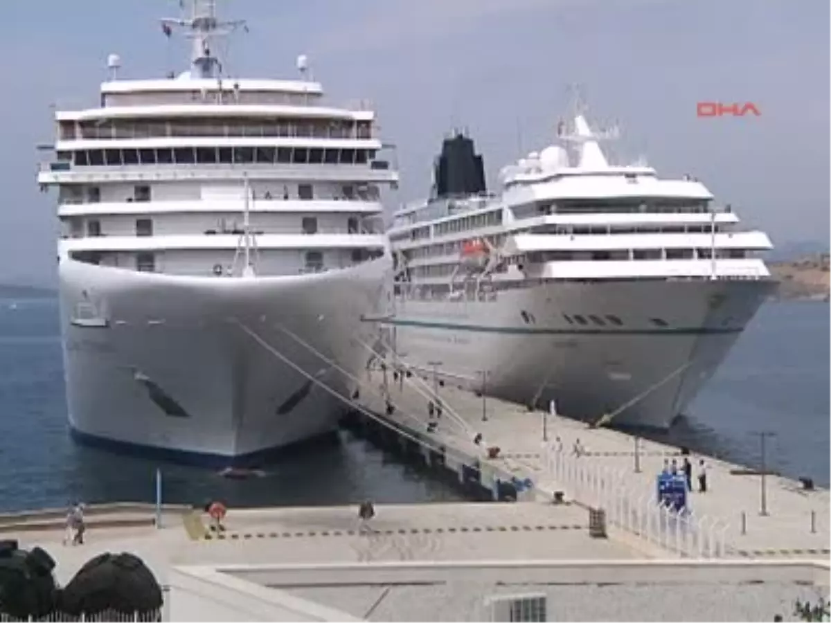Bodrum'a Dev İki Yolcu Gemisi Geldi