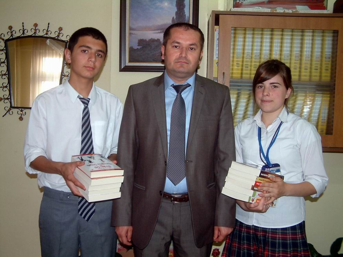 Burhaniye\'de Bağış Kitaplar Öğrenciye Ödül Olacak