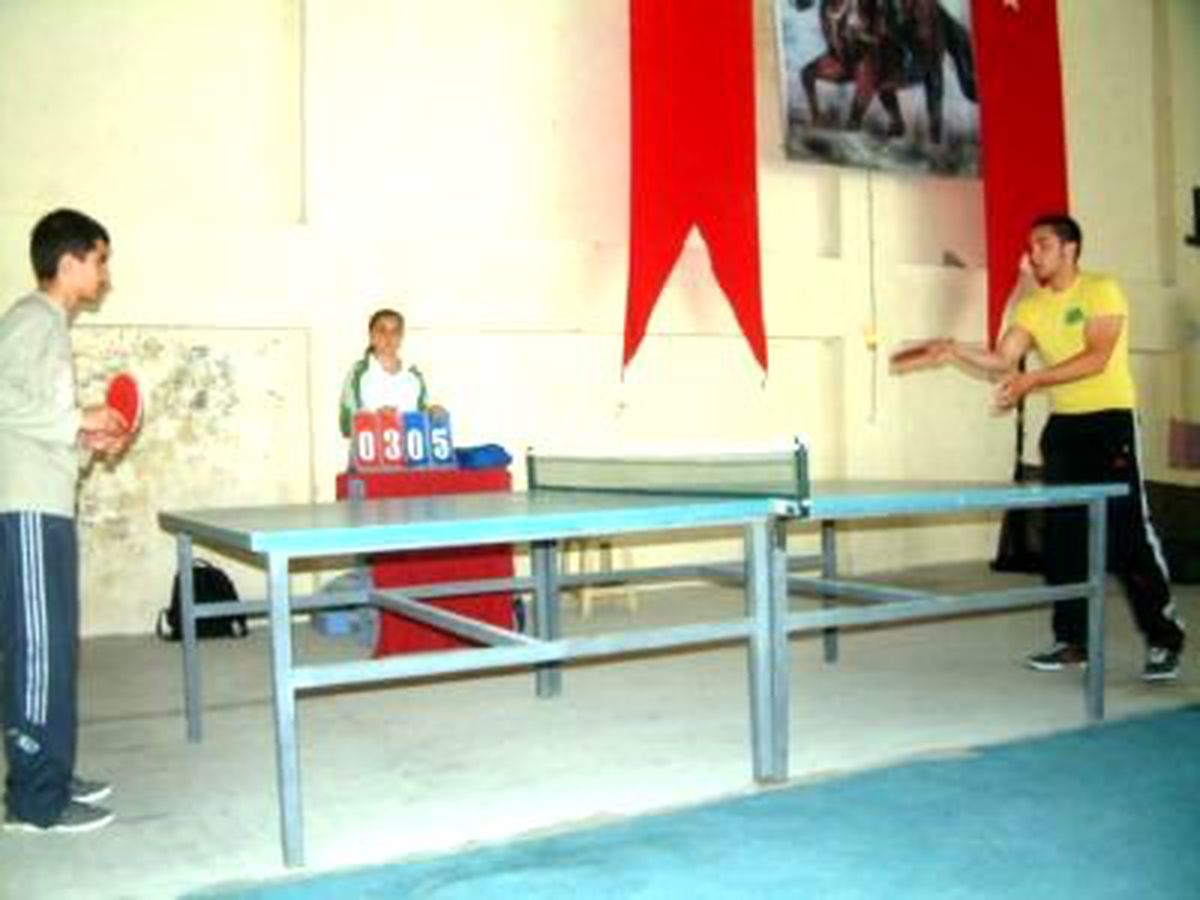 Burhaniye\'de Tenis Turnuvası Başladı