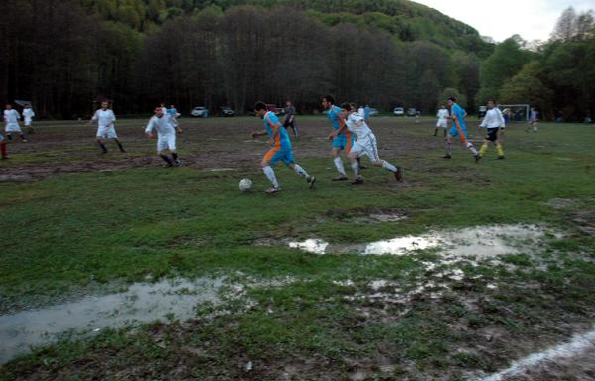 Çamurlu Sahada Gol Yağmuru