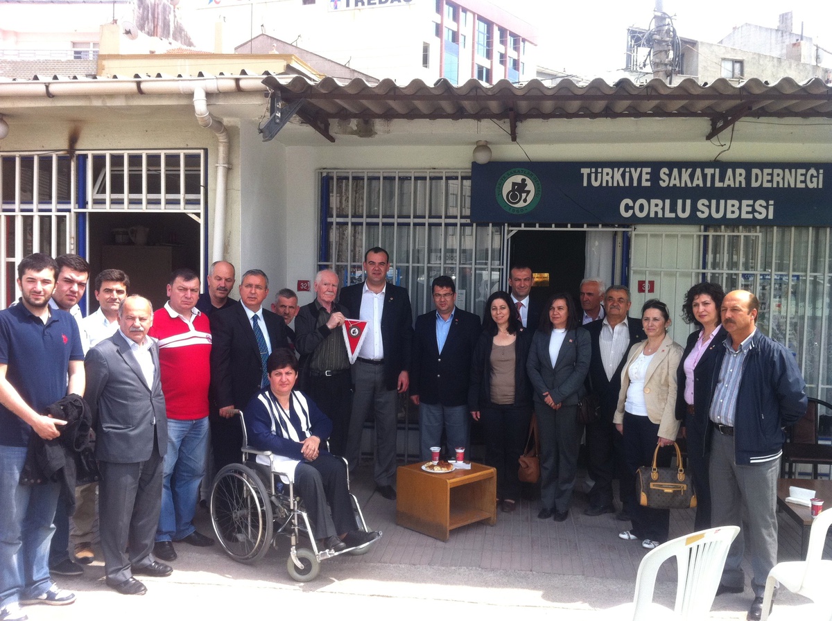 CHP Milletvekili Emre Köprülü ve İlçe Yönetiminden Sakatlar Derneği'ne Ziyaret