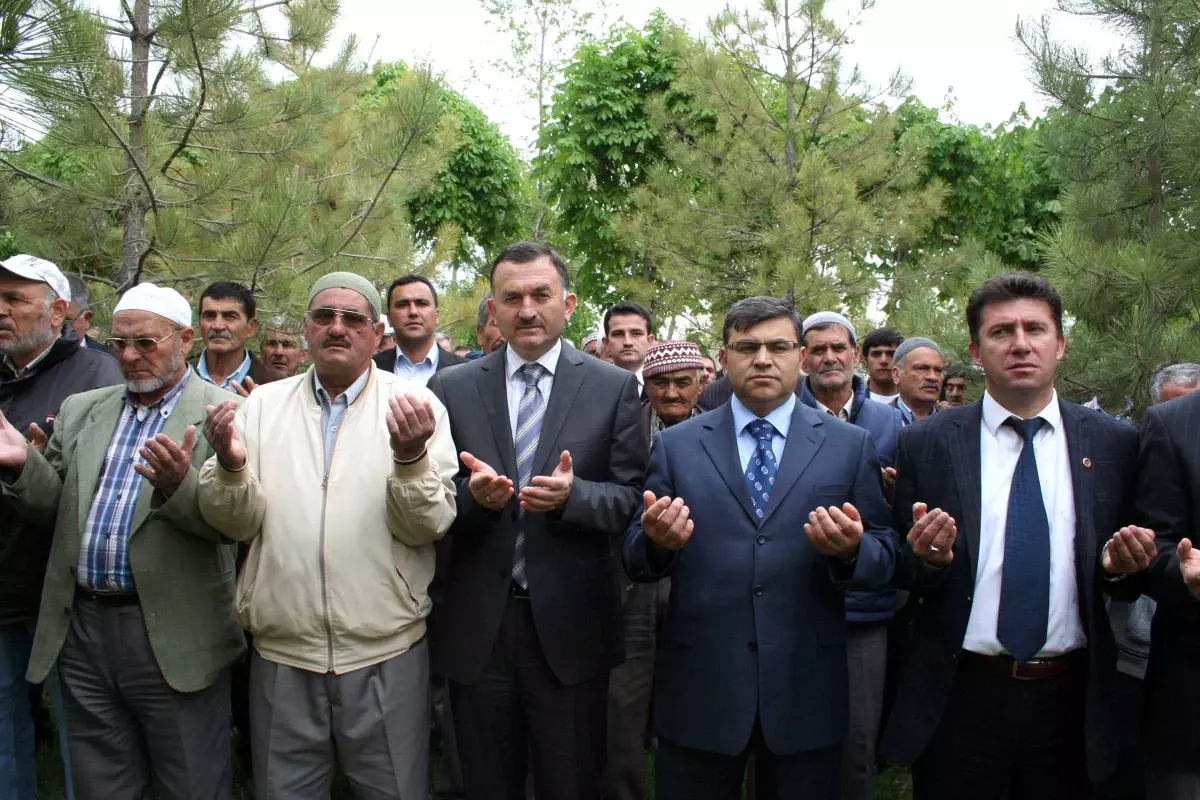 Çiftçiler Yağmur Duasına Çıktı