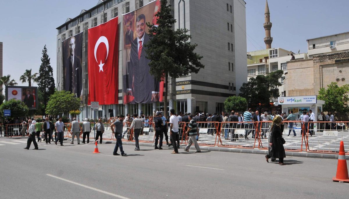 Cumhurbaşkanı Abdullah Gül, Şanlıurfa Belediye Başkanı Fakıbaba\'yı Ziyaret Etti