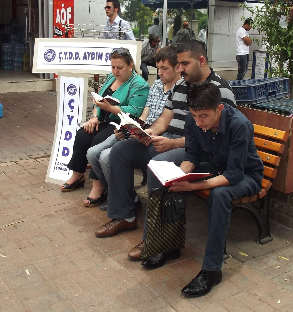 Çydd\'li Gençler Kitap Okumaya Dikkat Çekti