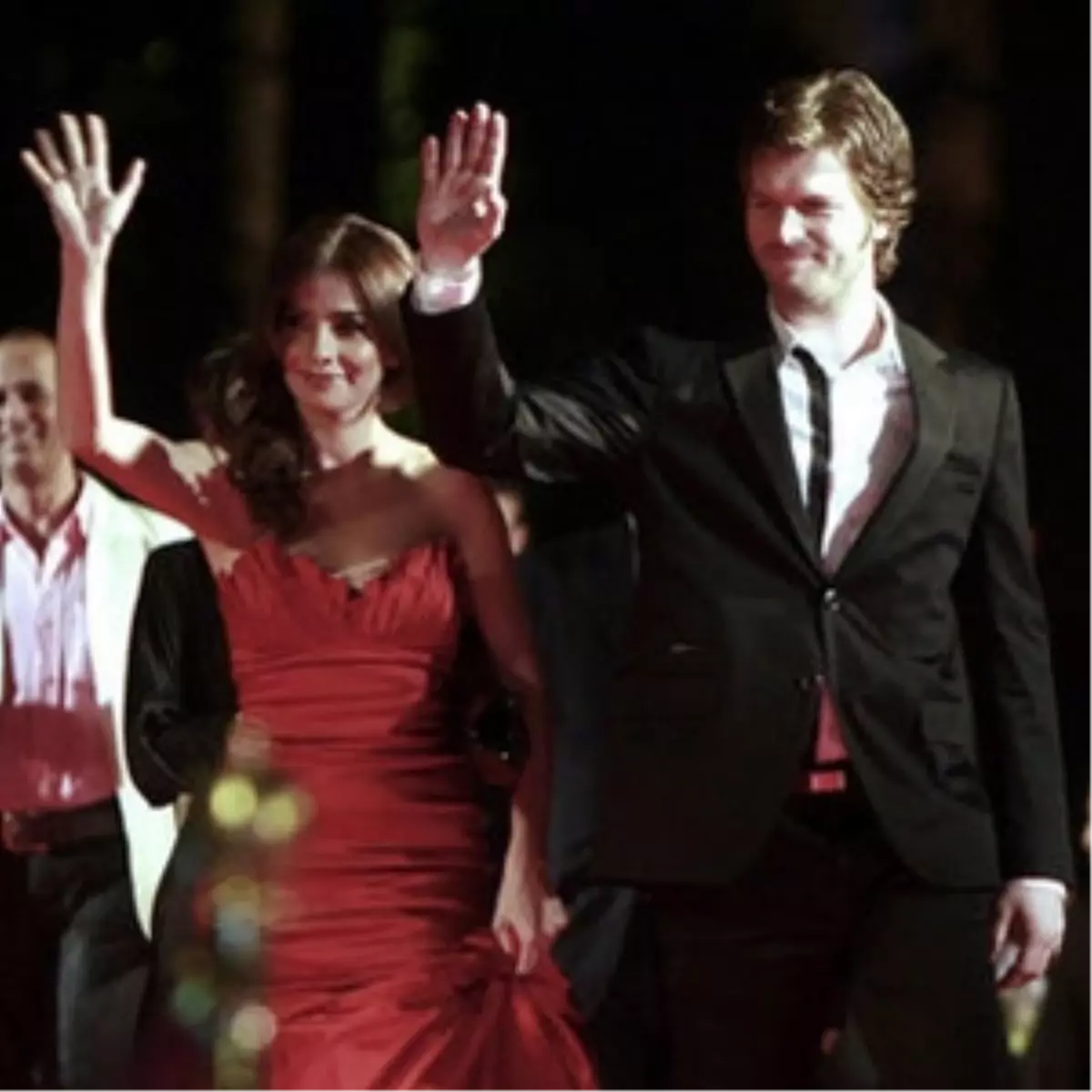 Dubai\'de Kıvanç Tatlıtuğ İzdihamı