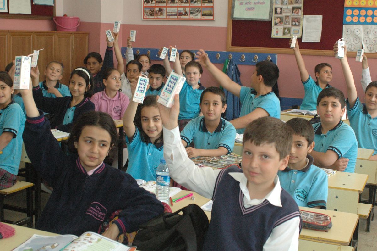 Elazığ\'da Süt Dağıtımı Başladı