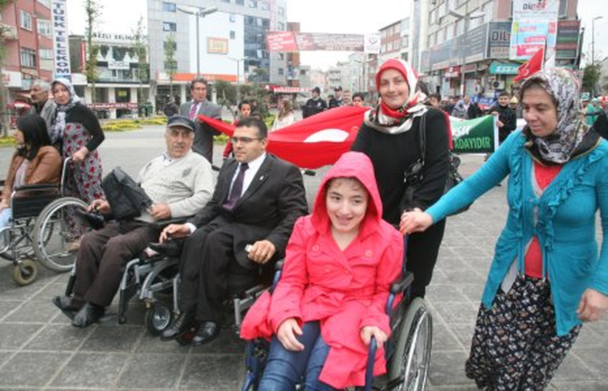 Engellilere Coşkulu Kutlama