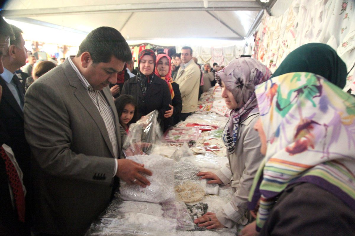 Esenler'de Öğrenciler Yararına Kermes