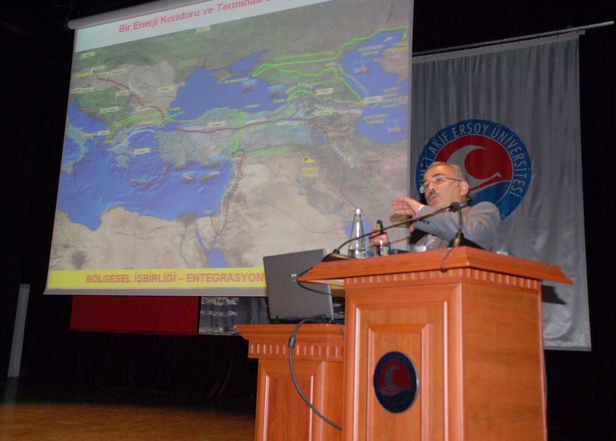 Eski Bakan Güler, Öğrencilerle Buluştu