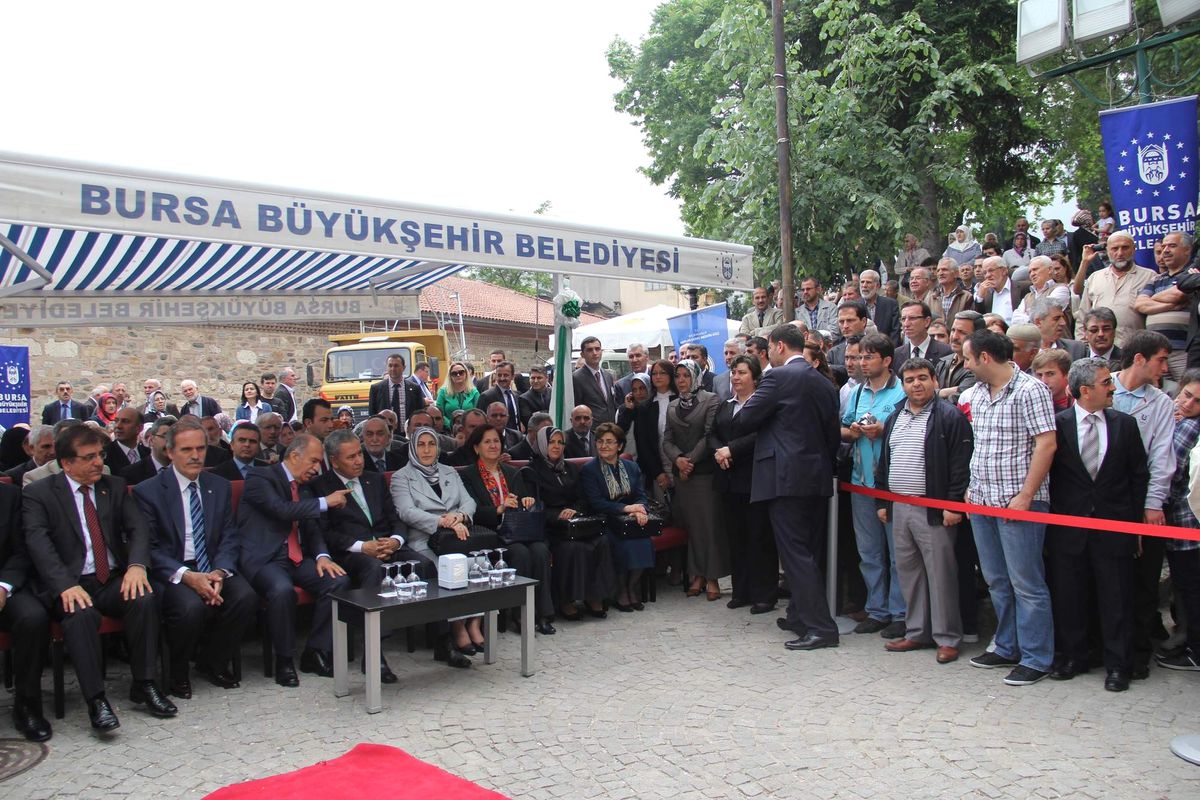 Eski İhtişamına Kavuşan Yeşil Cami\'yi Arınç Açtı