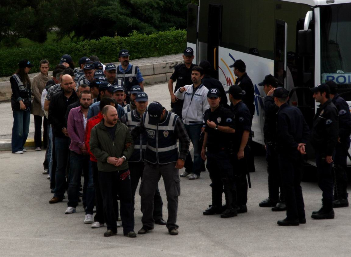 Eskişehir'de Leman Kültür'ü Kurşunladıkları İddia Edilen 16 Kişi Gözaltına Alındı
