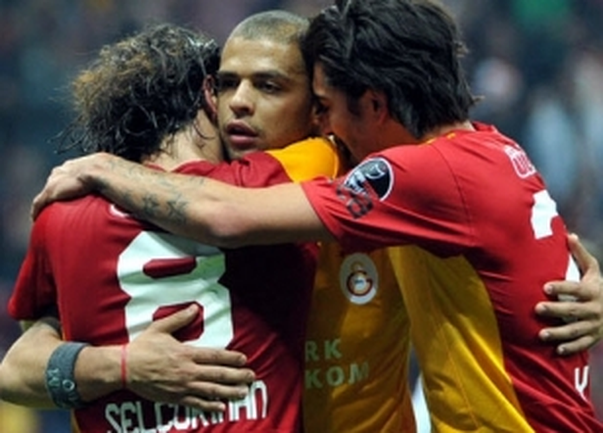 G.saray'ın Yıldızına F.bahçe Kancası