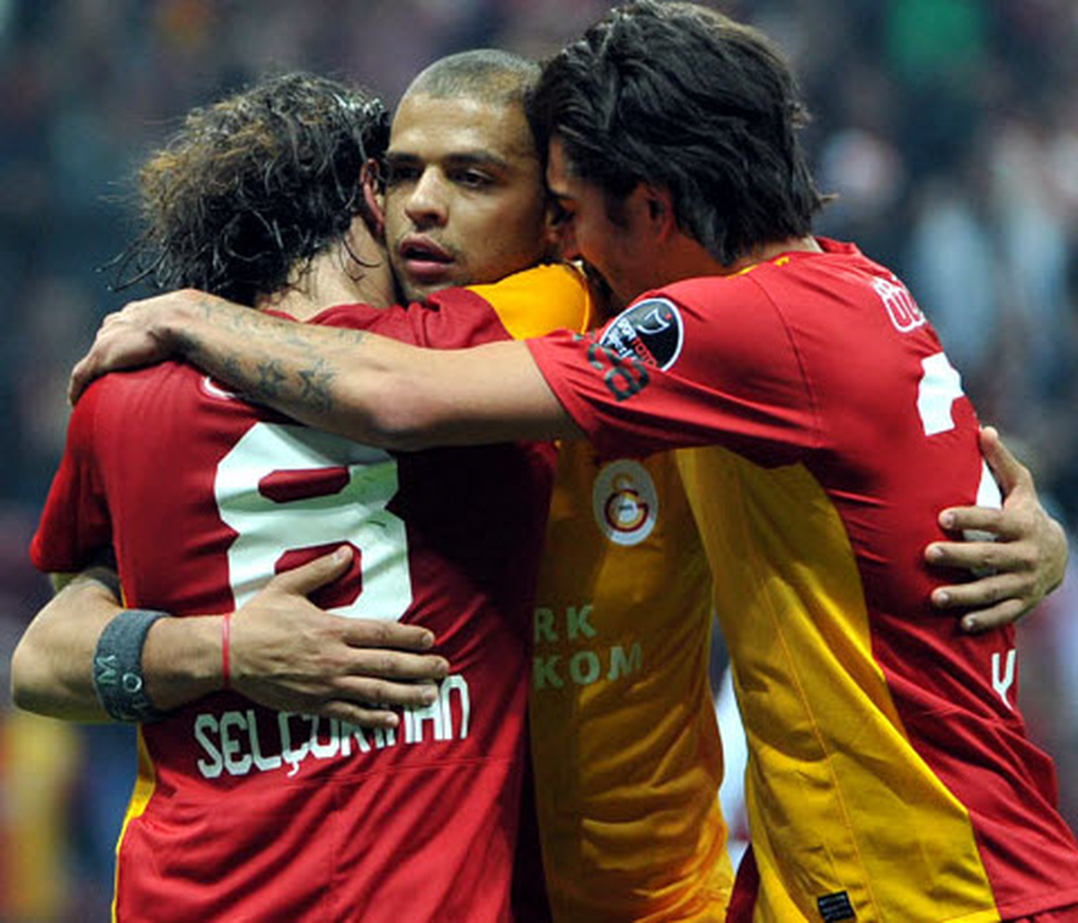 G.Saray'ın Yıldızına F.Bahçe Kancası!