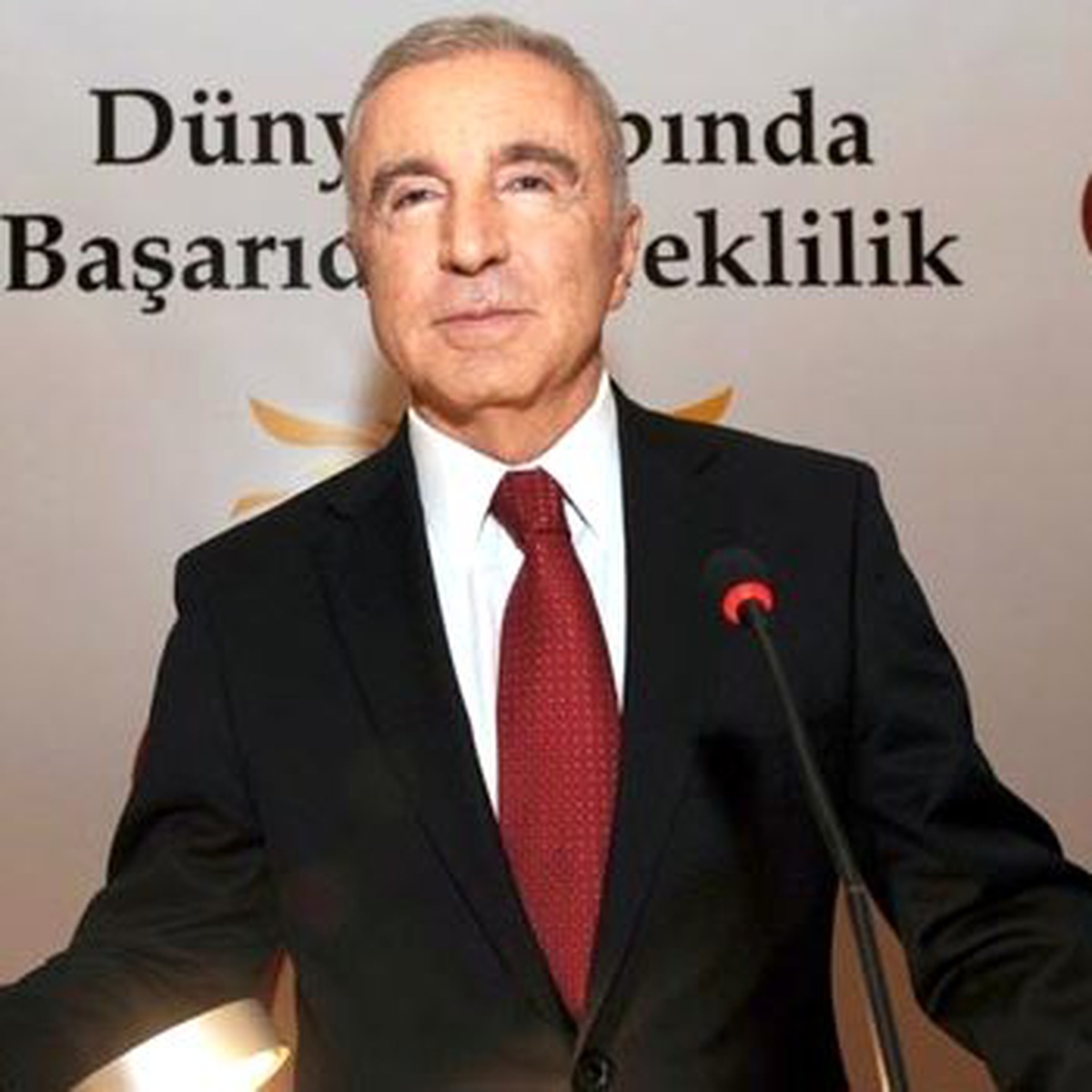 Galatasaray Kulübü Başkanı Ünal Aysal."Ali Sami Yen Vasiyetinde, \'Yurt Dışındaki Takımları Yenmek\'...