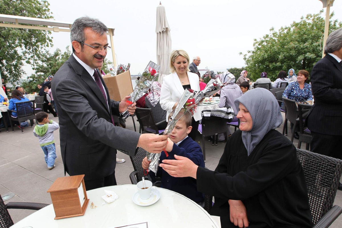 Gebze Belediyesi'nden Anlamlı Anneler Günü Etkinliği