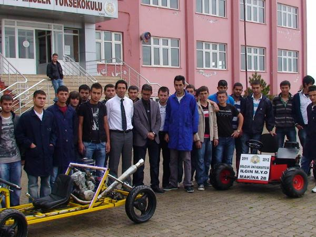 Hurda Motosiklet Parçalarından Benzinle Çalışan Araç Yaptılar