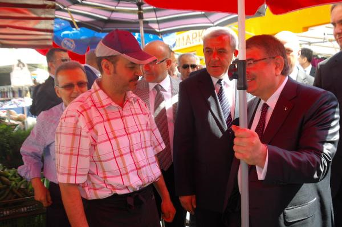 İçişleri Bakanı Şahin, Viyana\'da Pazar Gezdi
