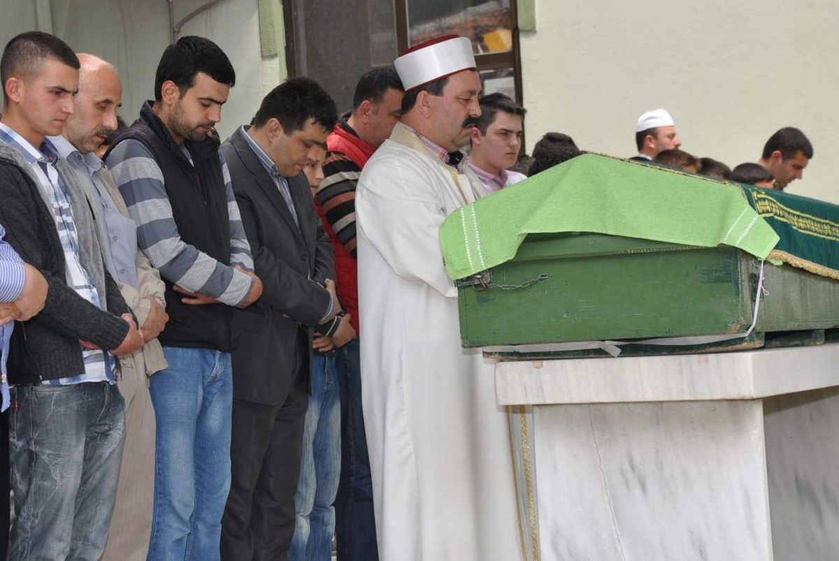 İlköğretim Öğrencisi Metruk Evin Bahçesinde Ölü Bulundu