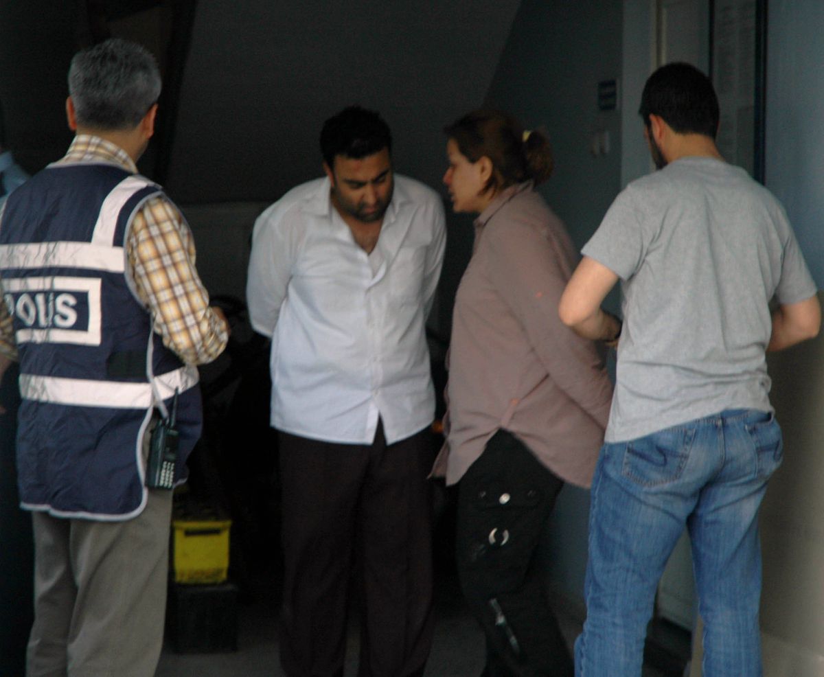 İranlı Çift Müteahhidin 6 Bin TL\'sini Çaldı