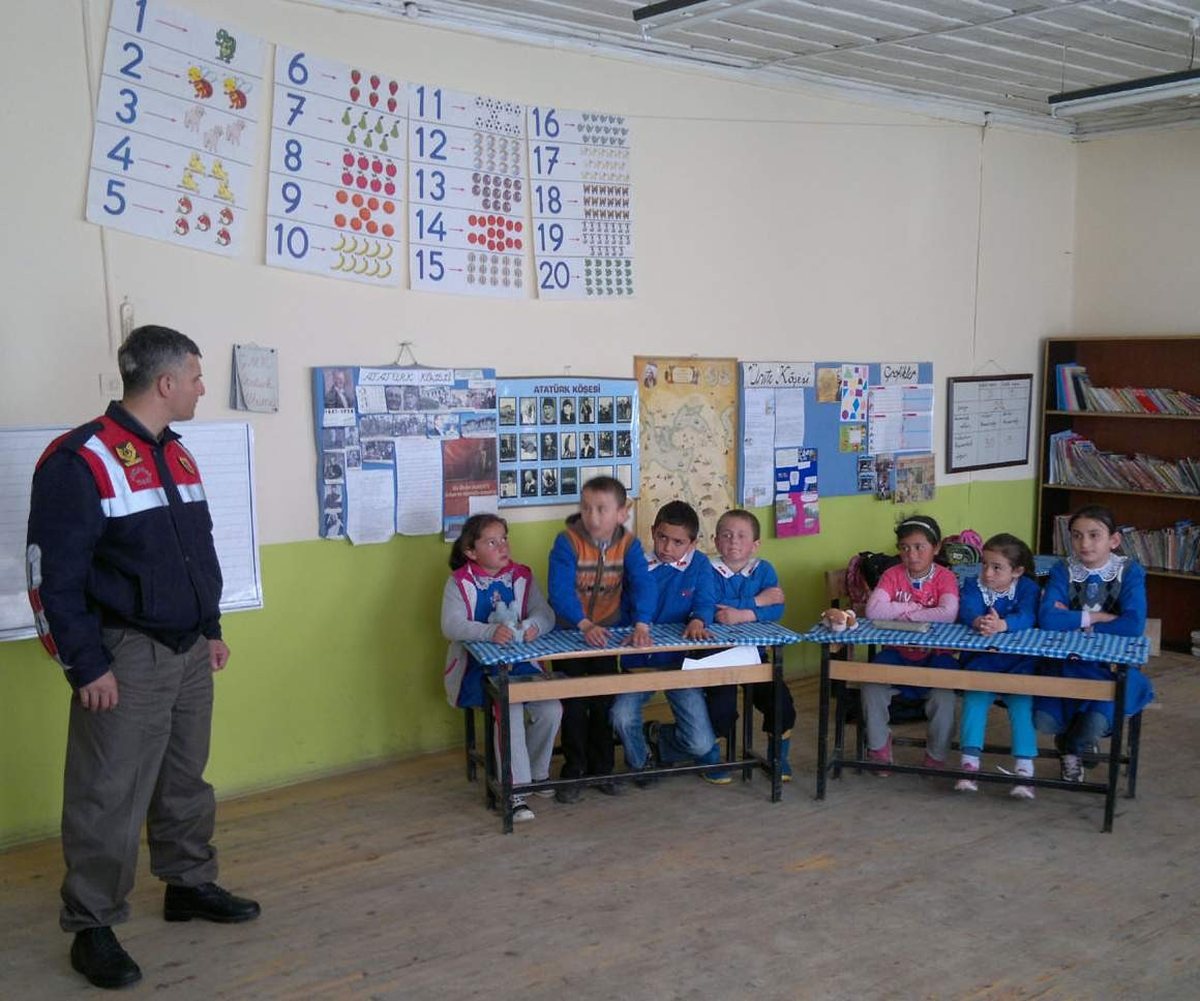 Jandarmadan Öğrencilere Trafik Semineri