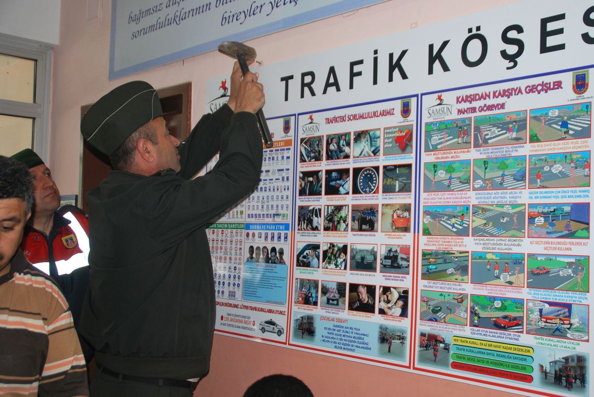 Jandarmadan Okullara Trafik Köşesi