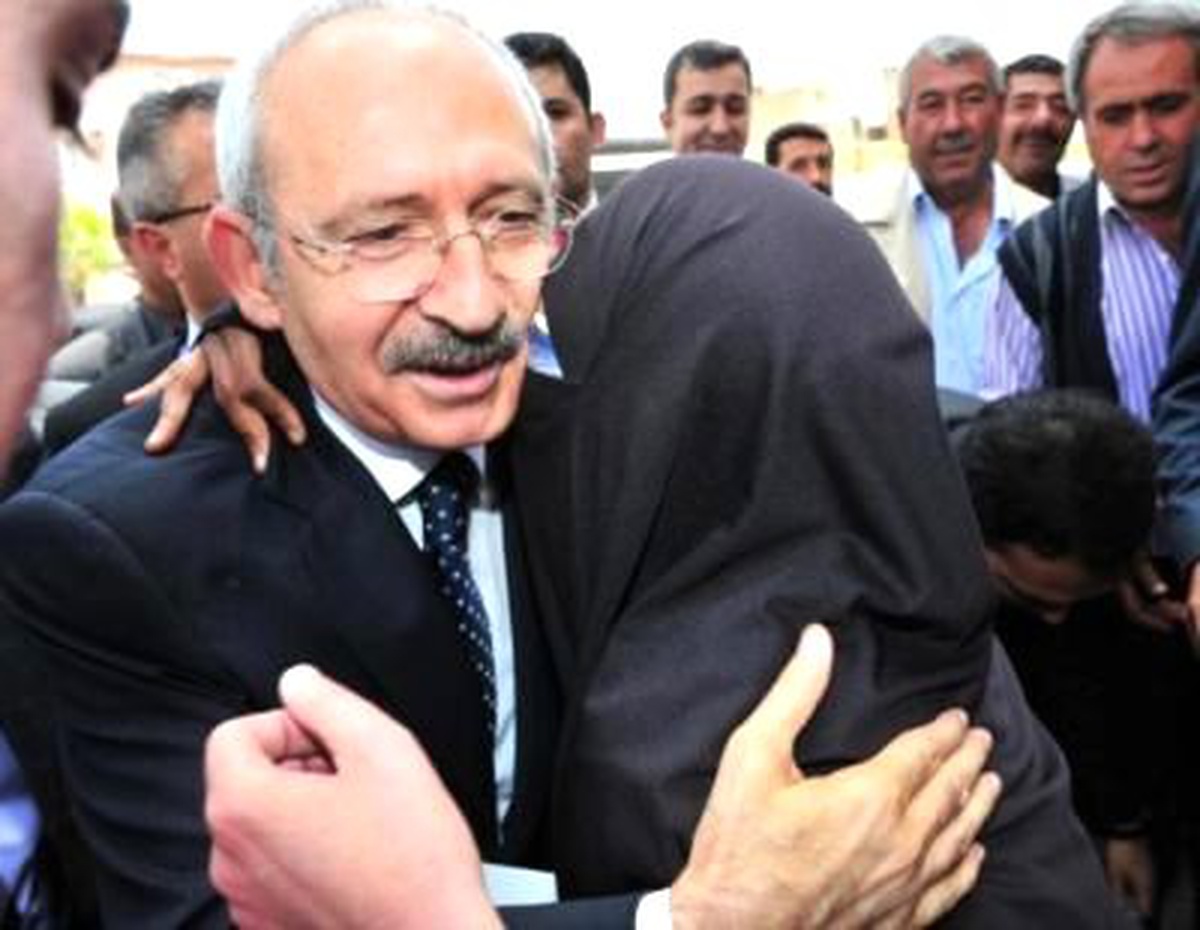 Kılıçdaroğlu Güroymak\'ta Vatandaşlarla Biraraya Geldi