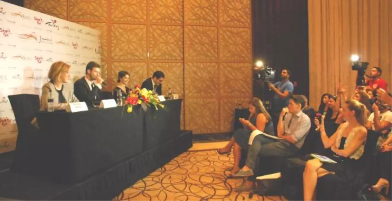 Kıvanç Tatlıtuğ ve Songül Öden\'e Dubai\'de Büyük İlgi