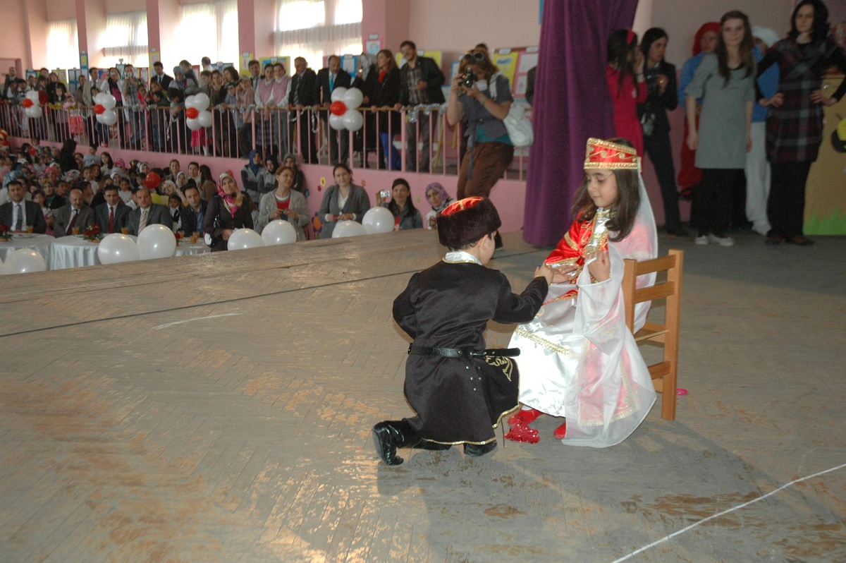 Kız Teknik ve Meslek Lisesi\'nde Anneler Günü Programı