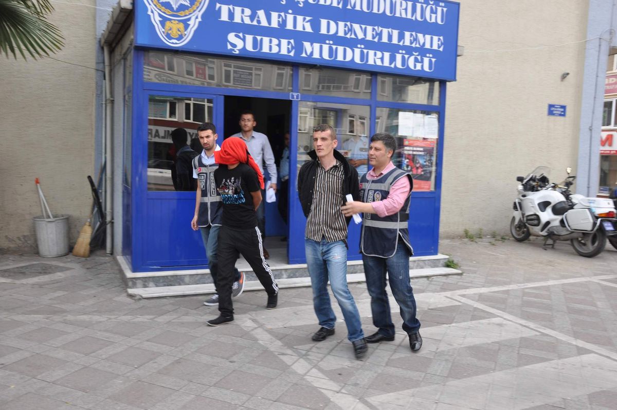 Kocaeli\'de Bakır Kablo Çalan Hırsızlar Yakalandı