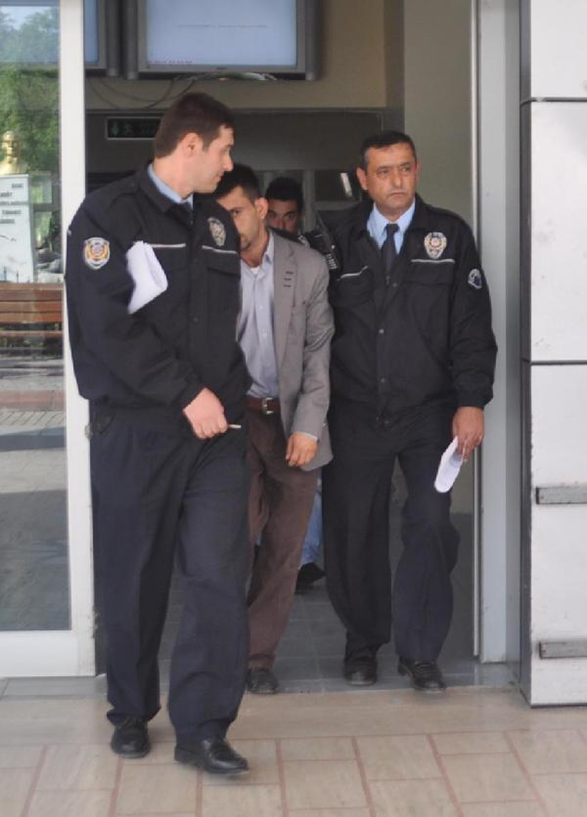 Komşusunun 7 Yaşındaki Kızını Taciz Ettiği İddiasıyla Gözaltına Alındı