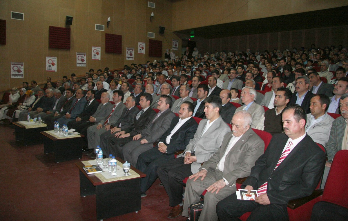 Kur\'an-I Kerim\'i ve Meali\'ni Güzel Okuma Yarışması