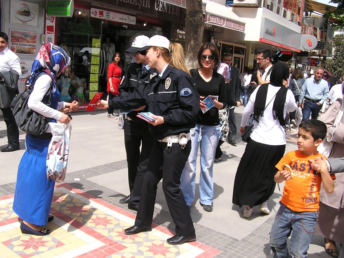 Malatya\'da Yayalara Broşürlü Bilgilendirme
