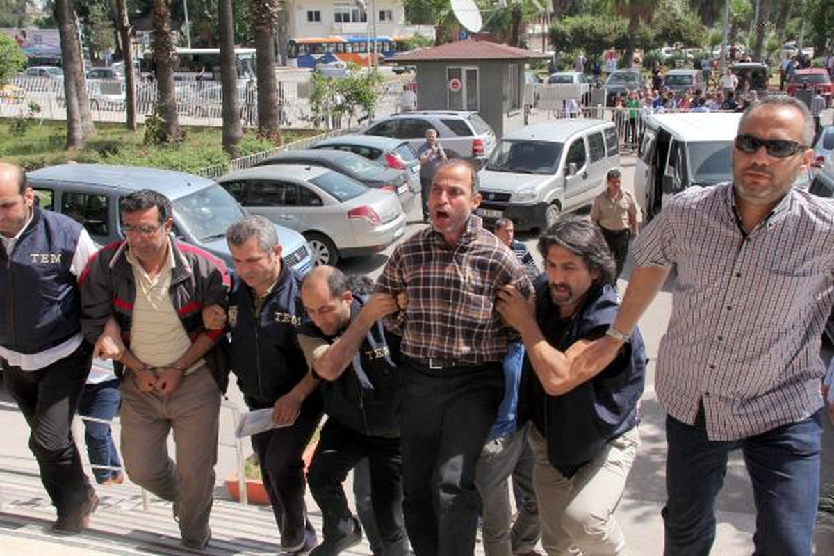 Mersin\'deki Dhkp/c Operasyonunda Gözaltına Alınanlar Adliyeye Sevk Edildi