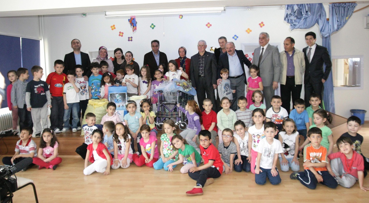 Miniklerden Büyüklere İnsanlık Dersi